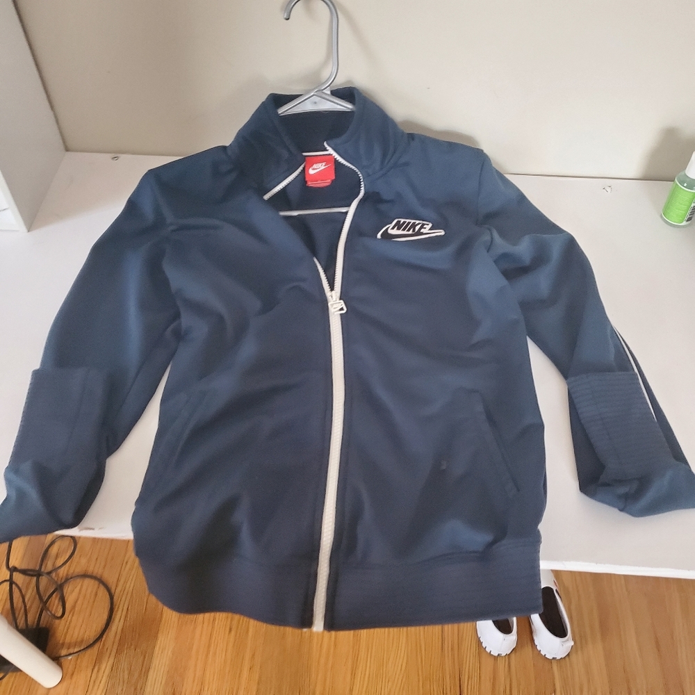 Nike Active Windbreaker